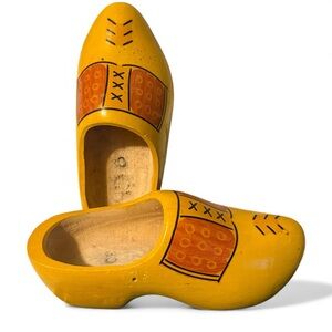 Vintage Holland hand painted clogs